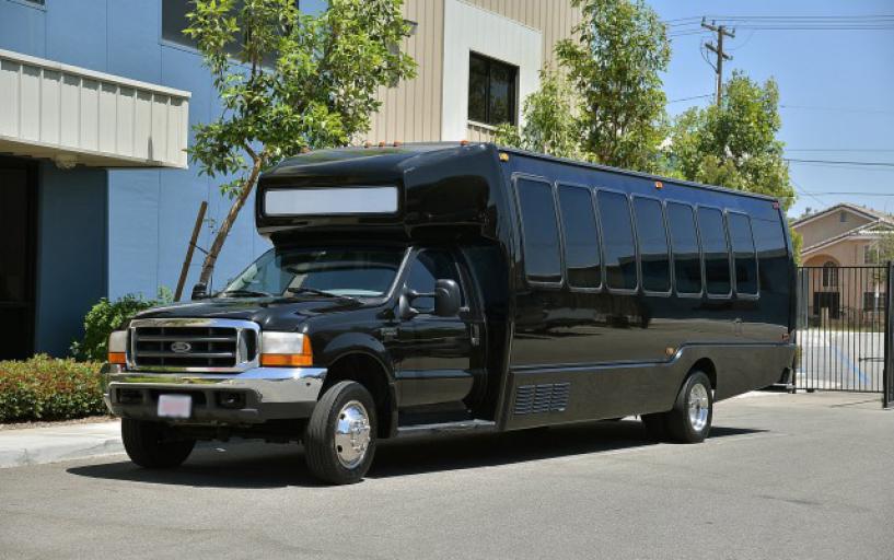 Salem 25 Passenger Party Bus